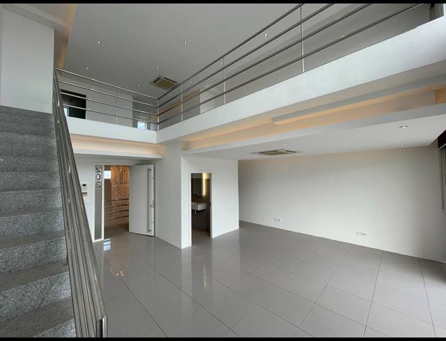 840M² BUILDING TO LET IN LAGOON BEACH